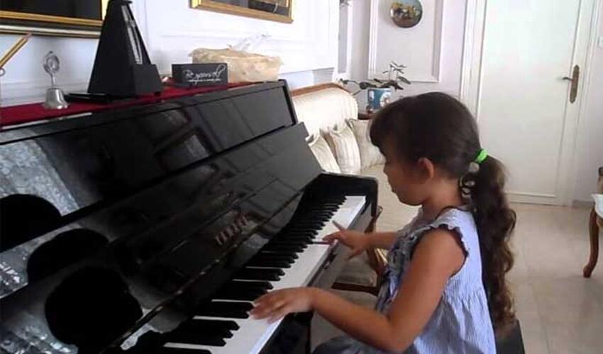 La jeune pianiste tunisienne Ons Ben Romdhane primee en Allemagne